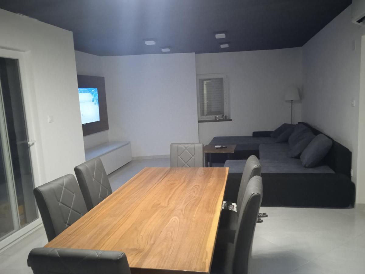 Anton Apartment Povlja  Bagian luar foto